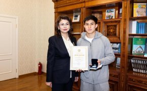 Дастан Сатпаев получил молодежную премию "Дарын"
