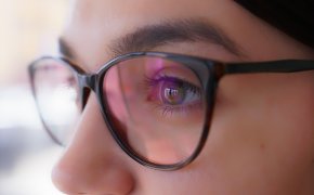 Ошибки, которые портят зрение при работе с гаджетами