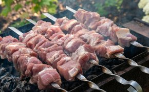 Шашлык без вреда: какое мясо выбрать и чего избегать