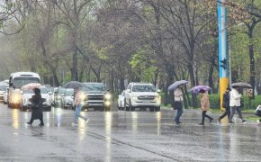 Алматы сначала зальет дождями, а затем потеплеет до +29