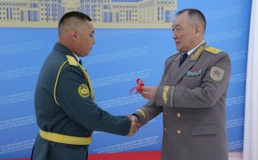Семьям военнослужащих вручили ключи от квартир в Астане