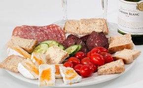 Врач объяснила, почему мясо без овощей "гниет" в кишечнике
