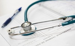 Депутат впал в кому после пластической операции и скончался в Актау