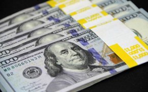 Курс доллара достиг 493 тенге на торгах 2 июня