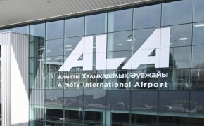 Массивная конструкция обрушилась в аэропорту Алматы