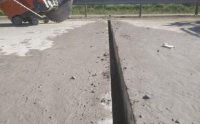Пробитый бак, разорванные колеса: торчащий бетон разбил автомобили в Казахстане