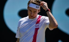Бублик сенсационно вылетел с турнира ATP 500 в Галле
