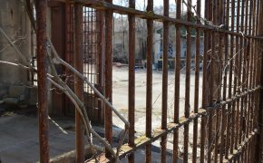 Осужденные вымогали деньги и избивали сокамерников в Алматинской области