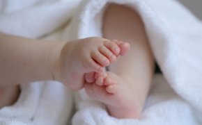 Многодетная мать родила четверняшек