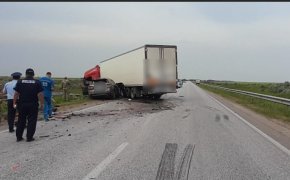Два человека погибли в столкновении с фурой в Костанайской области