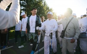 Утро с чемпионами: астанчане прошли 10 тысяч шагов вместе с Сериком Сапиевым и Дмитрием Баландиным