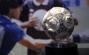 Мяч с исторического матча Марадоны против Англии продали за $3,35 млн