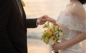 Банк, больница и метро: Китай необычно стимулирует браки