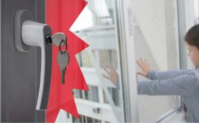 Пятилетняя девочка выпала из окна пятого этажа и скончалась в больнице Темиртау