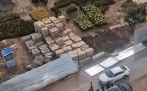 Профлист рухнул на ребенка в Астане