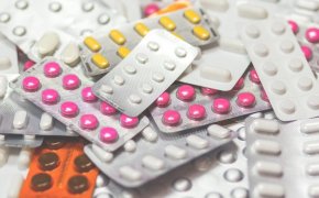 Минздрав не будет сдерживать цены на лекарства дешевле 4300 тенге