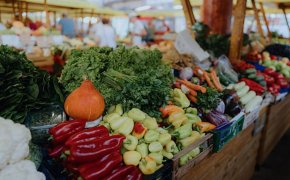 Мясо, рыба и знаменитый "Апорт": что привезли на ярмарку алматинцы в Астану