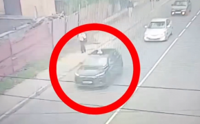 Пятилетнюю девочку везли вне салона автомобиля в Талдыкоргане (ВИДЕО)