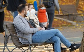 Забудьте про "волшебные" таблетки: эксперт назвала главные ошибки в сезон простуд