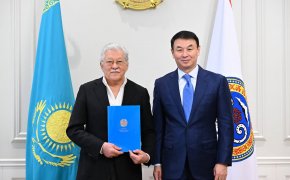 Токаев поздравил Досхана Жолжаксынова с юбилеем