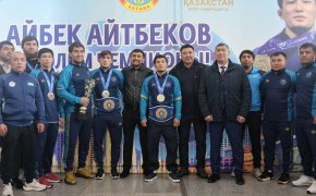 Чемпионы мира по греко-римской борьбе Айбека Айтбекова и Юсуфа Ашрапова встретили в Астане