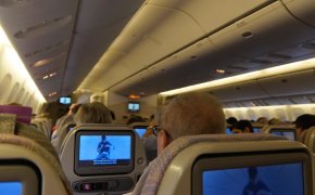 450 долларов исчезли прямо в самолете Air Astana: пассажирка заявила о краже