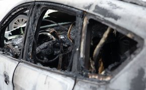 Горящие шины и кабели повредили четыре автомобиля в одном из паркингов Астаны