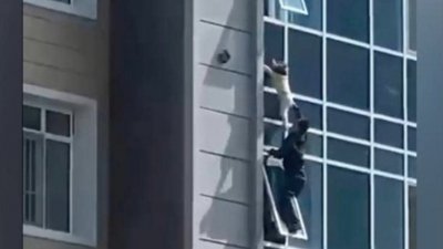 "Даже спасибо не сказали”: снимавшая подвиг спасения девочки в Нур-Султане возмущена отсутствием вознаграждения