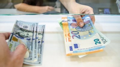 Доллар резко подорожал в обменниках Казахстана