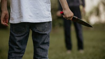 Жестоко изрезанных людей нашли в квартире при пожаре