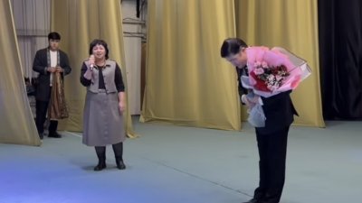 Казахстанцы встретили овациями Турсынбека Кабатова после отмены