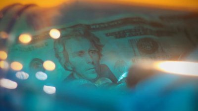 Доллар вновь растет: сколько теперь дают за 1 USD в Алматы и Астане