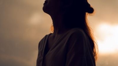 16-летнюю девушку милиционеры Кыргызстана склонили к интиму