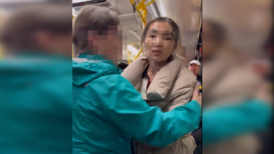 Пассажирка напала на мать с ребенком и обозвала женщиной легкого поведения в столичном автобусе