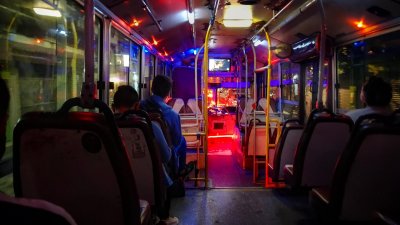 Автобусы временно изменят схему движения из-за ремонта дороги в Алматы