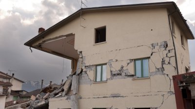 Мощное землетрясение у Байкала: толчки почувствовали сразу в нескольких городах
