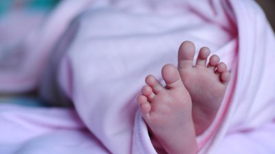 Младенца нашли в мусорке в Жамбылской области