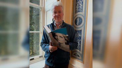 Сенсационную книгу графа Спенсера о принцессе Диане похитили до публикации в Нидерландах