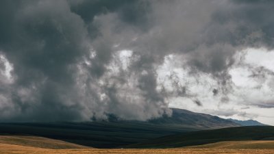 Штормовое предупреждение объявлено на большей части Казахстана