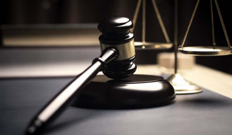 Женщина бросила кирпич в соседку и избежала наказания в Жамбылской области