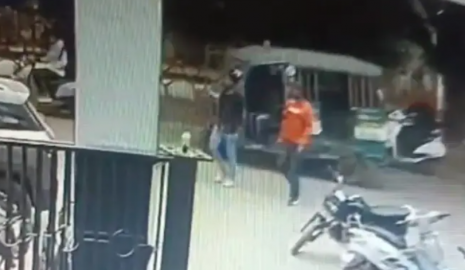 Девушку хотели похитить прямо у полицейского участка