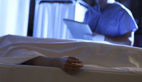 Рабочий сорвался с высоты в Петропавловске