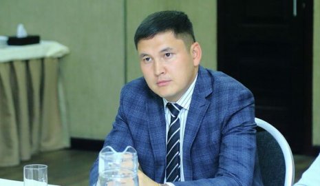 Чиновника обвиняют в многоженстве  в Кыргызстане