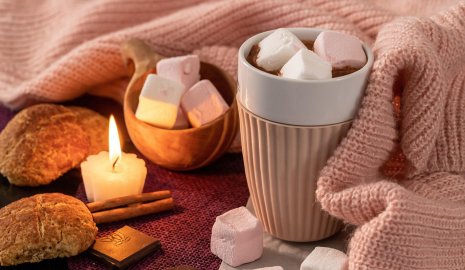 Сахар, кислота и тепло: почему зимние напитки разрушают зубы