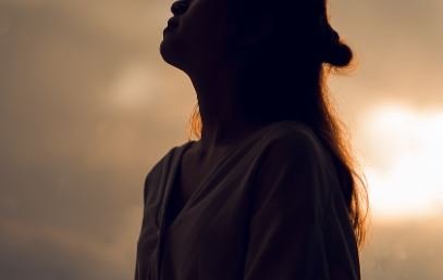 16-летнюю девушку милиционеры Кыргызстана склонили к интиму