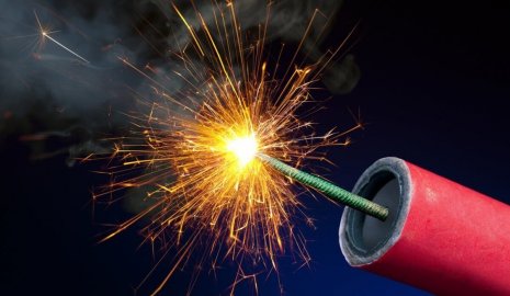 Пятерых парней наказали за ночной фейерверк в Актау (ВИДЕО)