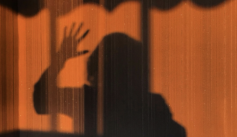 Швед предстал перед судом за торговлю телом жены для более 100 мужчин