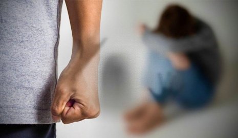 Пожилой экс-учитель физкультуры осужден за насилие над детьми спустя десятилетия в Австралии