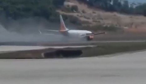 Самолет жестко приземлился в Таиланде