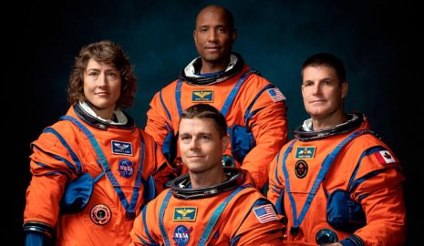 NASA запускает первый пилотируемый полет к Луне за более чем 50 лет